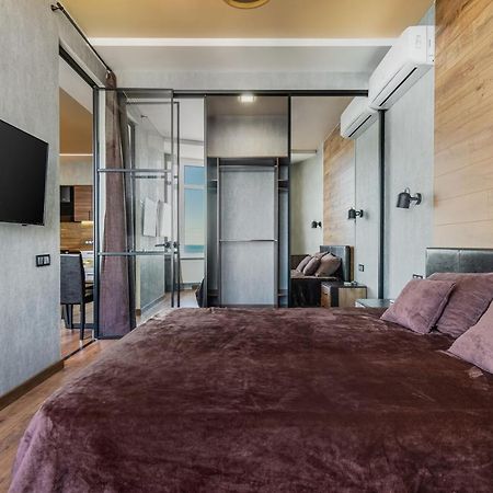 Sea Symphony Wood Style Apartment Odesa Exterior photo