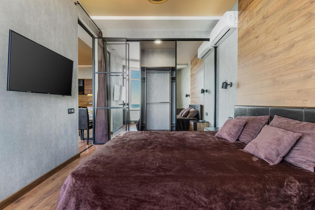 Sea Symphony Wood Style Apartment Odesa Exterior photo