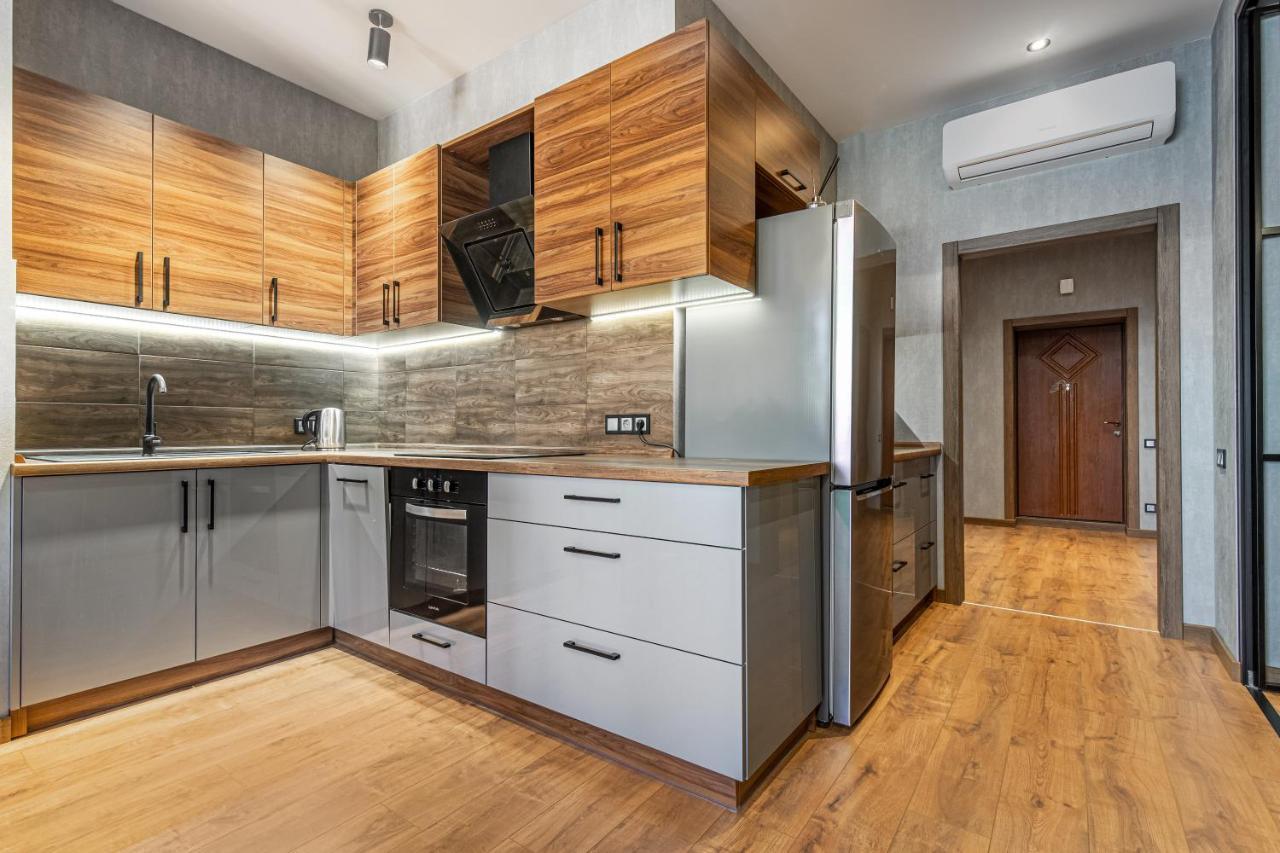 Sea Symphony Wood Style Apartment Odesa Exterior photo