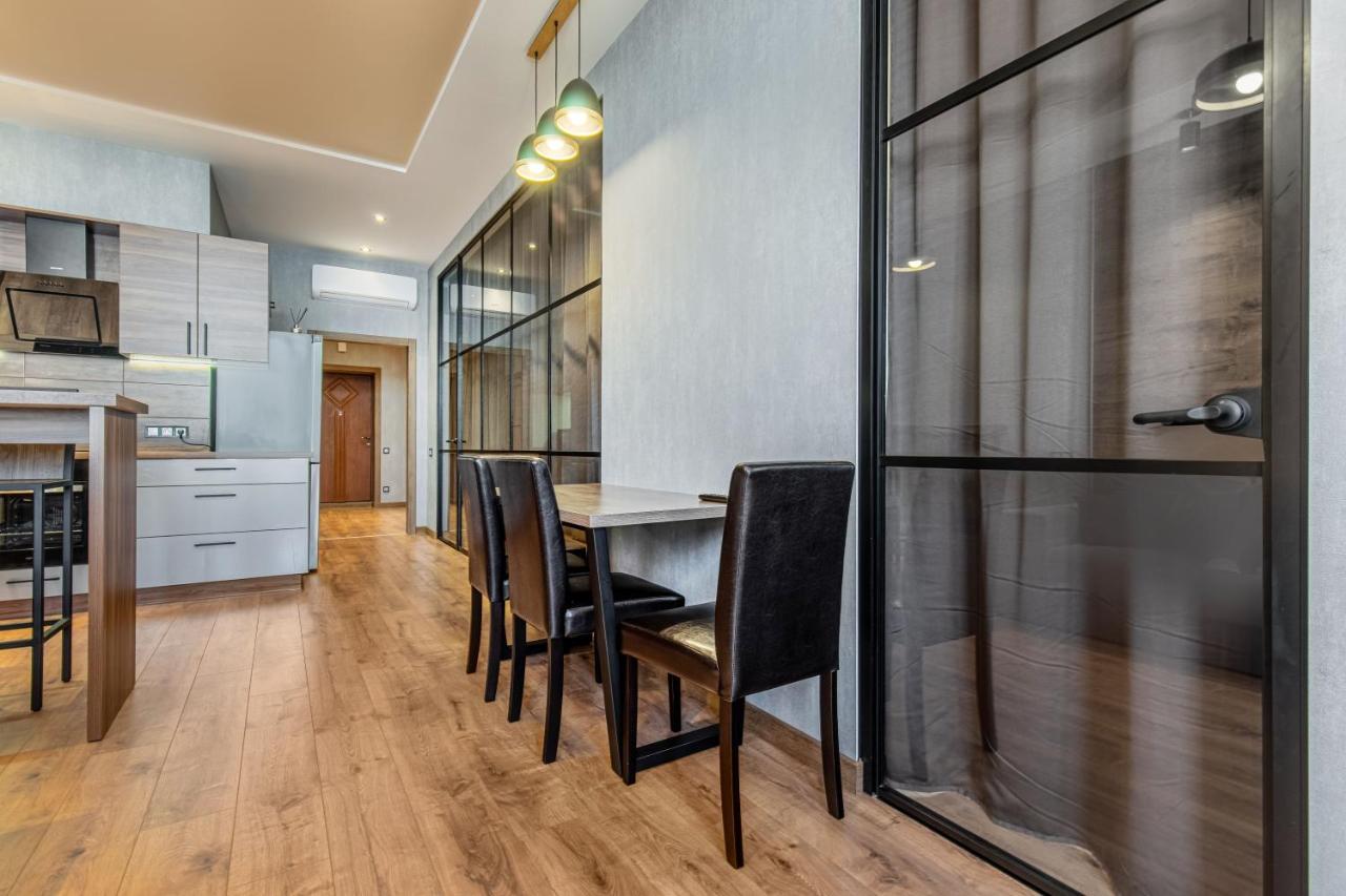 Sea Symphony Wood Style Apartment Odesa Exterior photo