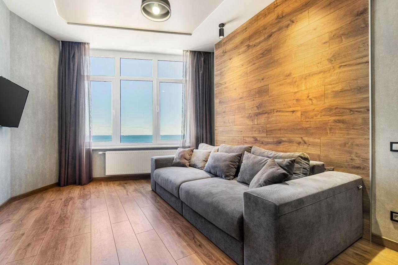 Sea Symphony Wood Style Apartment Odesa Exterior photo