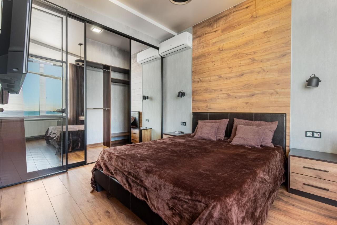 Sea Symphony Wood Style Apartment Odesa Exterior photo