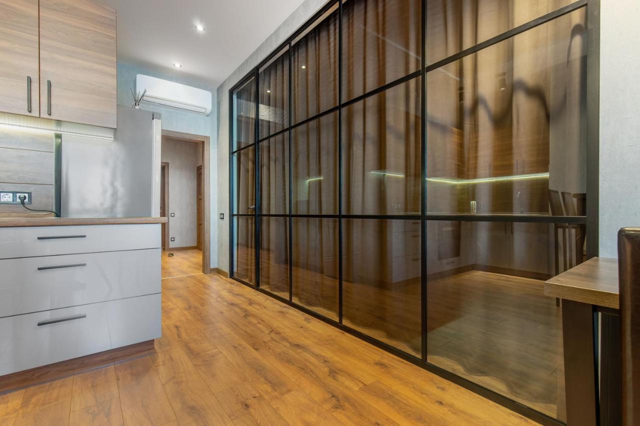 Sea Symphony Wood Style Apartment Odesa Exterior photo